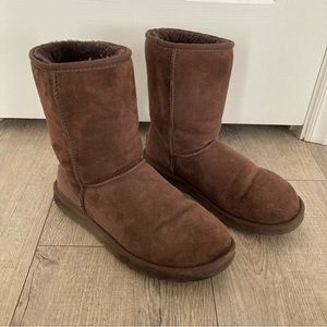 UGG Classic Short Boots in Chocolate Brown, Size 9